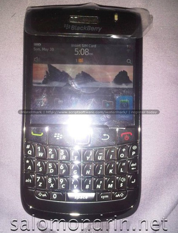 Blackberry Bold 9780, primeras fotos con Blackberry OS 6 y teclado QWERTY