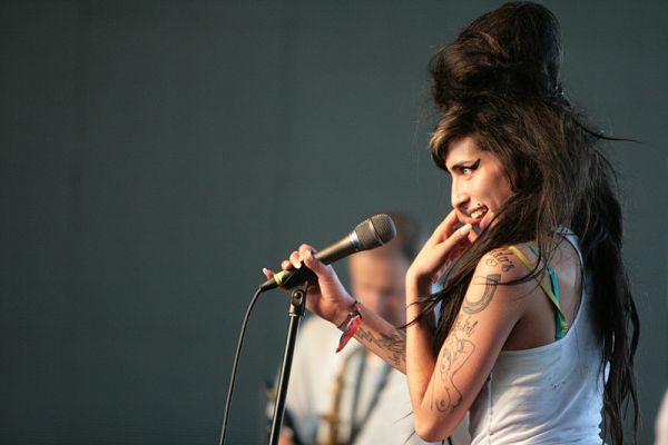 Amy Winehouse, primeros ví­deos fraudulentos en Internet de la muerte de Amy Winehouse