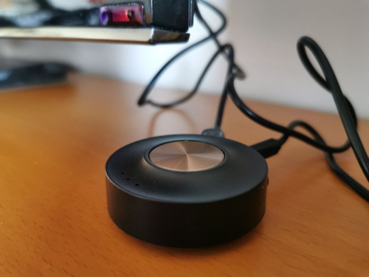 Cómo conectar unos auriculares inalámbricos a una tele antigua sin Bluetooth