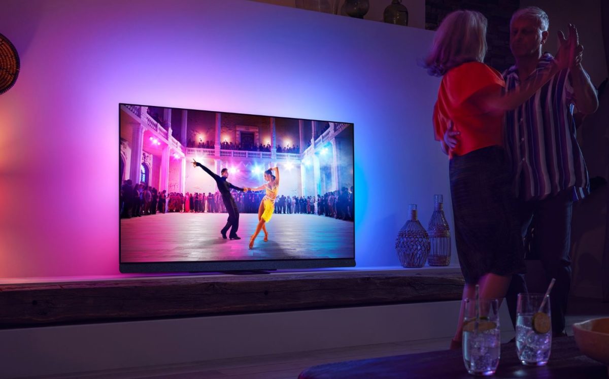 Philips OLED+ 908, un televisor con un gran nivel de brillo que capta hasta el más mínimo detalle y tecnología Ambilight 2